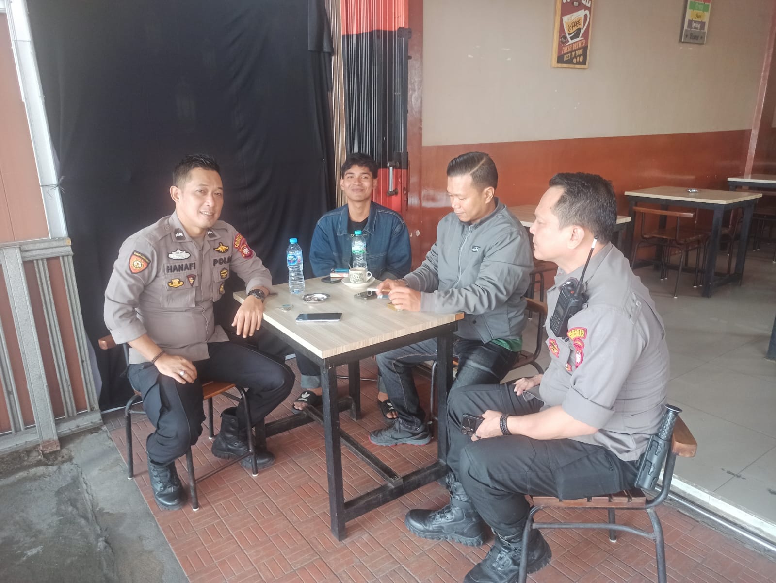 Hadir di Tengah Warga, Personil Enggang Polsek Pontianak Barat Aktif Beri Himbauan Kamtibmas