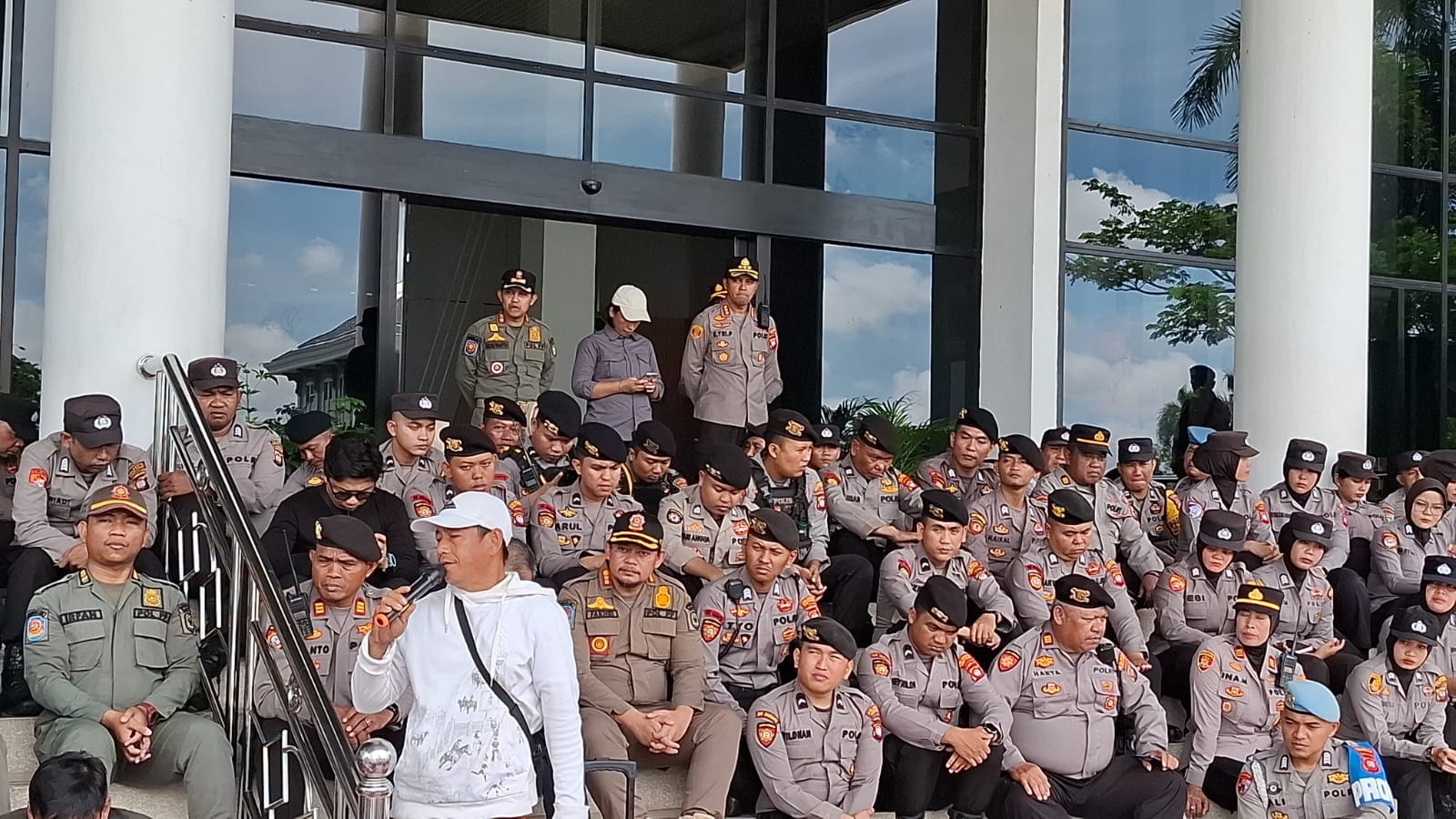 Polresta Pontianak Amankan Aksi May Day Elemen Sparka di Kantor Gubernur Kalbar