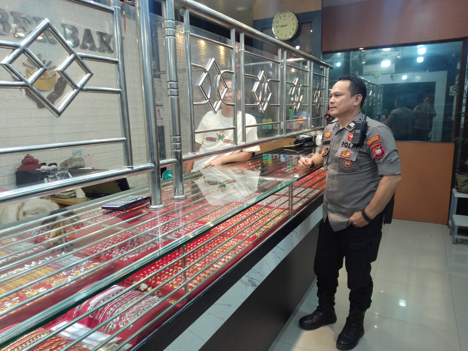 Polsek Pontianak Barat Intensifkan Patroli Malam, Personel Enggang Beri Himbauan Kamtibmas