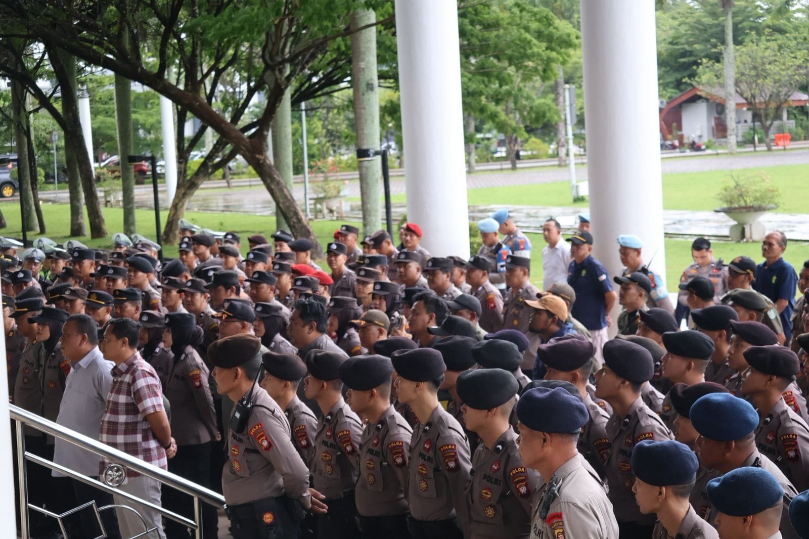 Kapolresta Pontianak Pimpin Apel Pengamanan Aksi BEM Untan dan Serikat Buruh