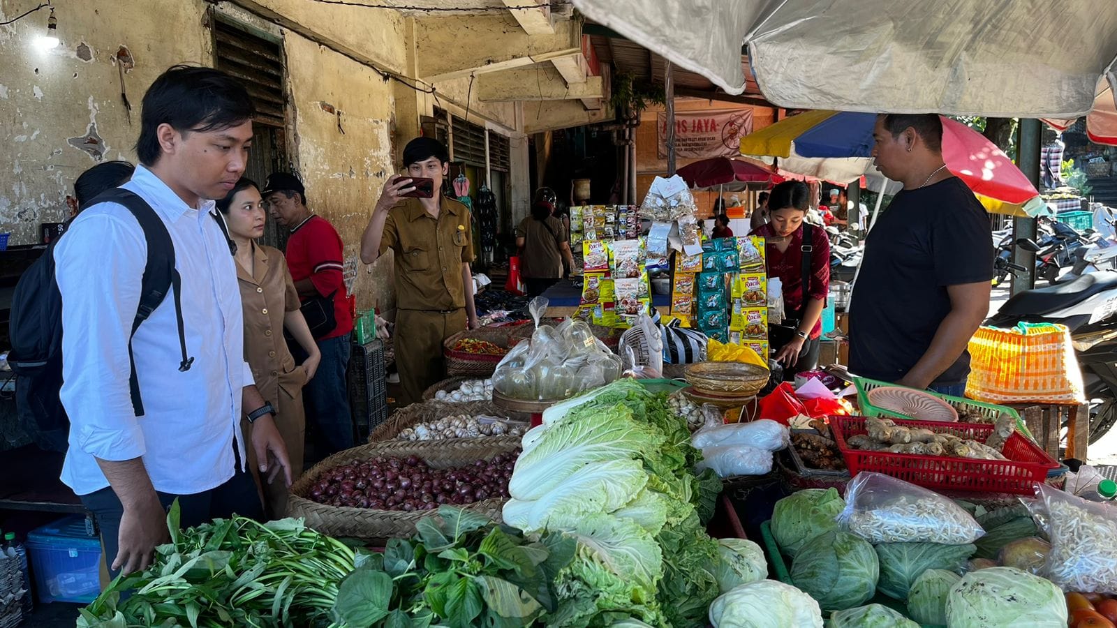 Tekan Lonjakan Harga, Satgas Pangan Polda Bali Lakukan Sidak ke Pasar dan Gudang Distributor
