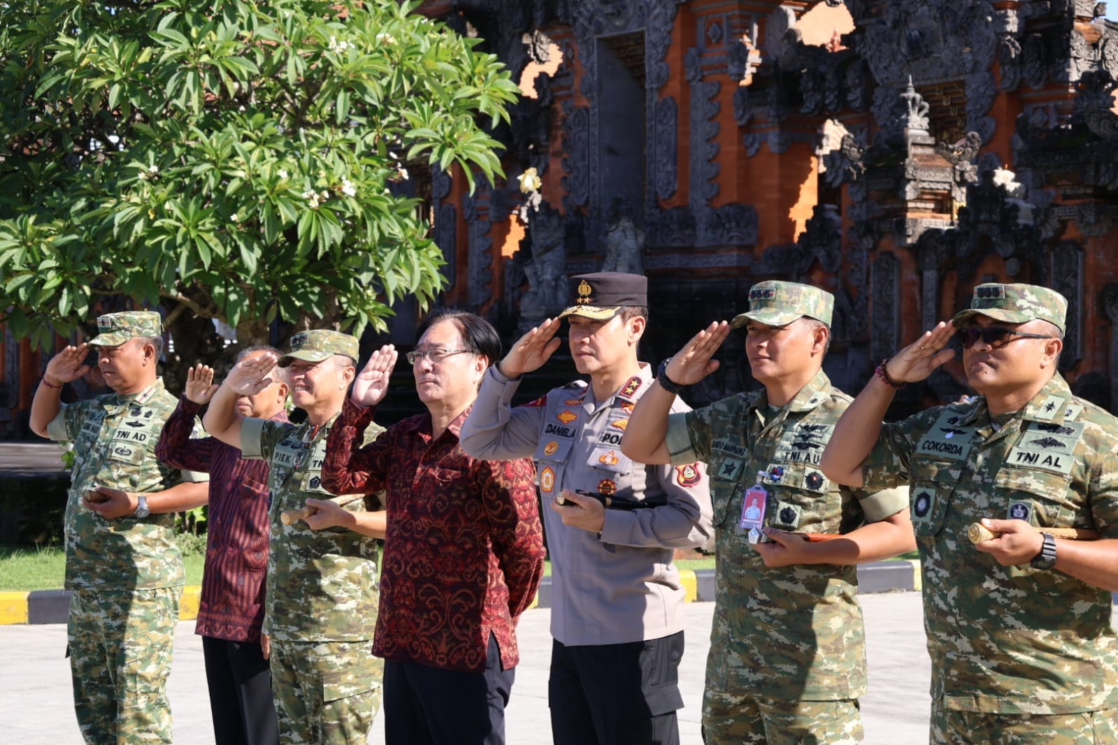 Kapolda Bali Kawal Keberangkatan Menteri Pertahanan RI dan Jepang