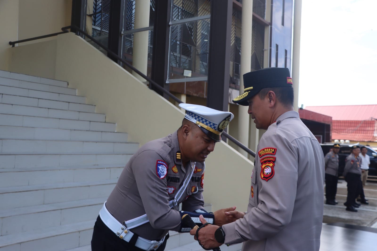 Kapolresta Pontianak Pimpin Apel Pagi, Lepas Calon Jemaah Haji Personel Polresta Pontianak