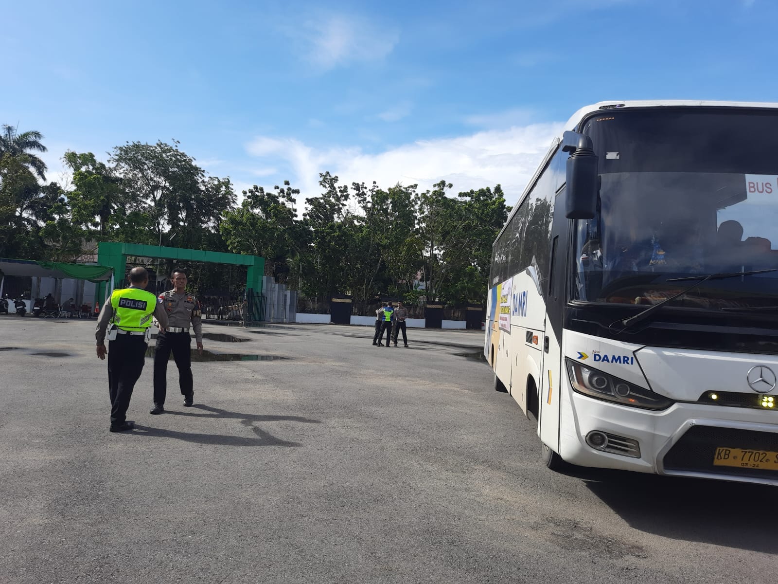 Kedatangan Jemaah Haji Kloter 14 Dipantau Polsek Pontianak Selatan di Asrama Haji Pontianak