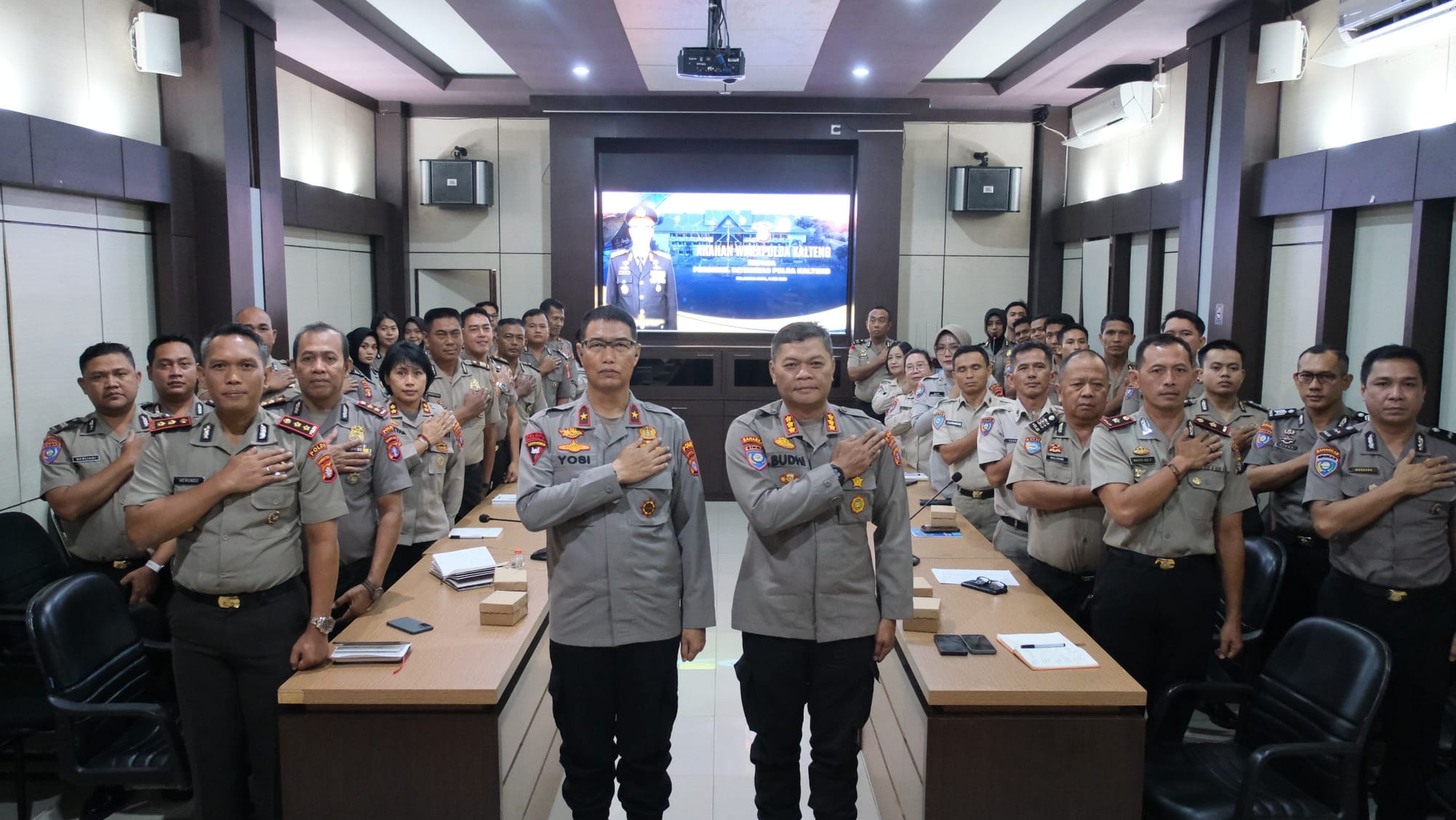 Sampaikan Arahan ke Personel Ditbinmas, Wakapolda Kalteng: Aktif Sambangi Masyarakat