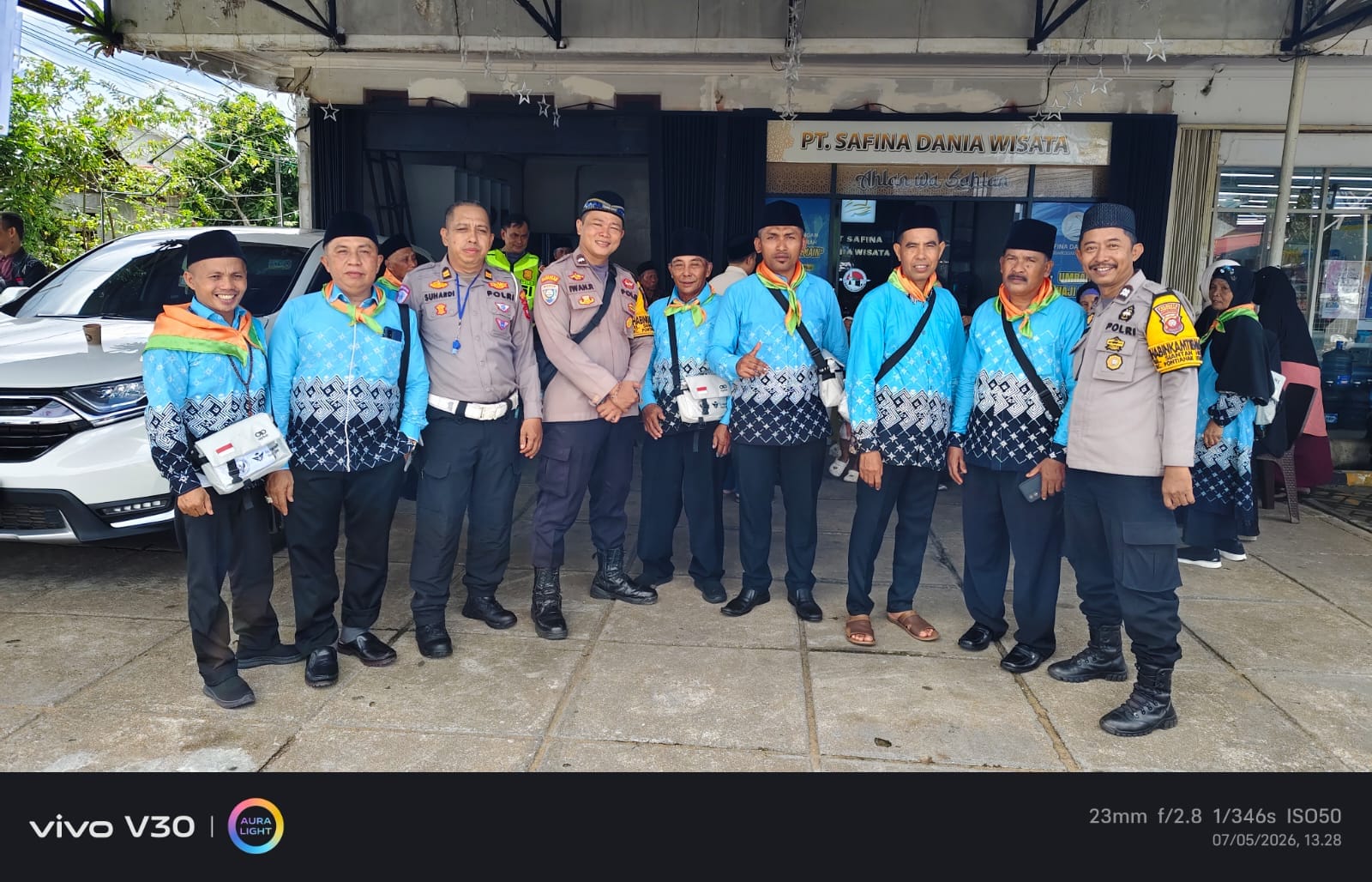 Polsek Pontianak Utara Kawal Keberangkatan Calon Jemaah Haji Menuju Asrama Haji
