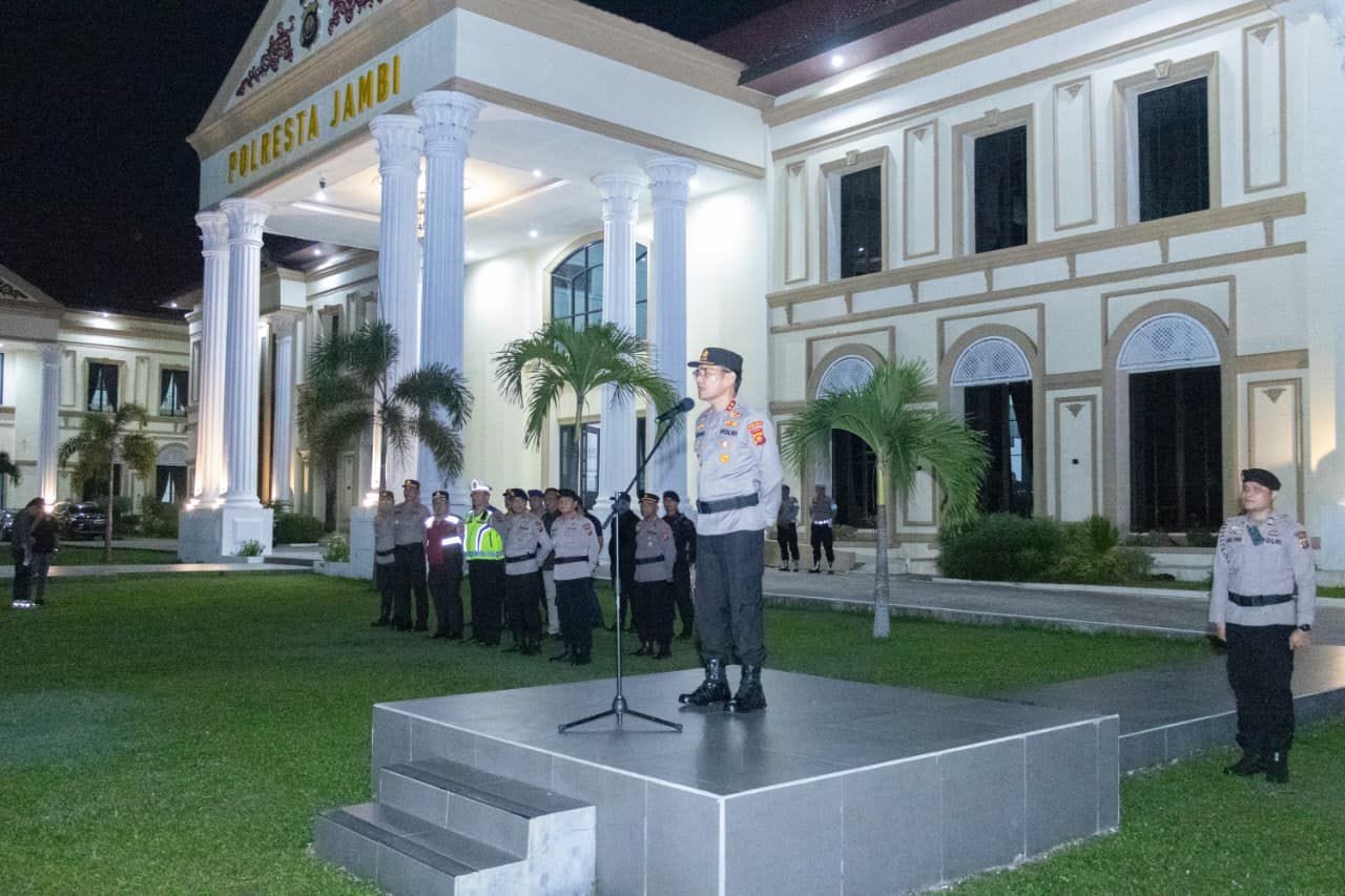 Kapolda Jambi Ajak Seluruh Elemen Perkuat Sinergi Keamanan Saat Memimpin Apel Patroli Kota