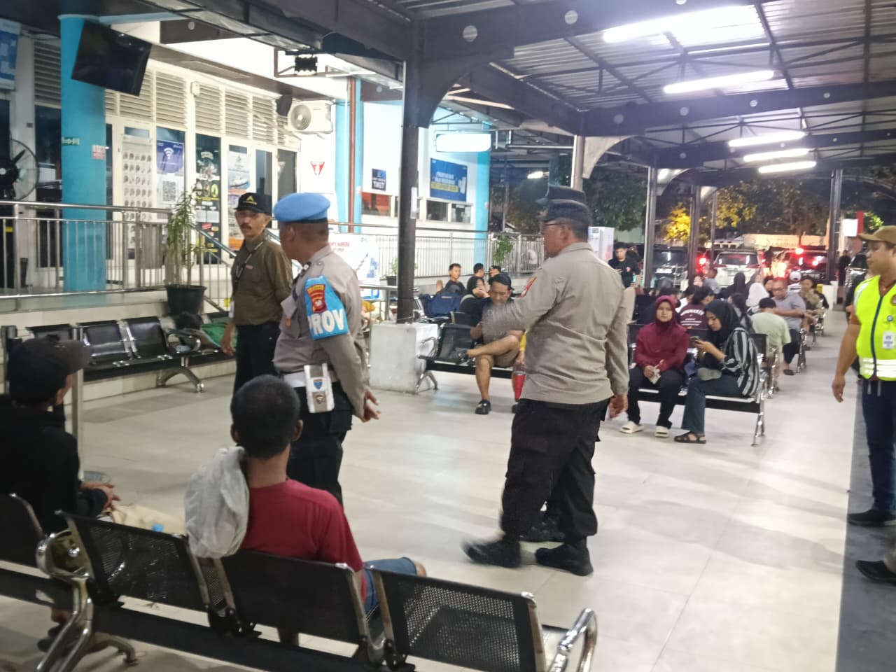 Polsek Kawasan Pelabuhan Dwikora Laksanakan Giat “Malam Minggu Aman” di Sejumlah Titik Keramaian