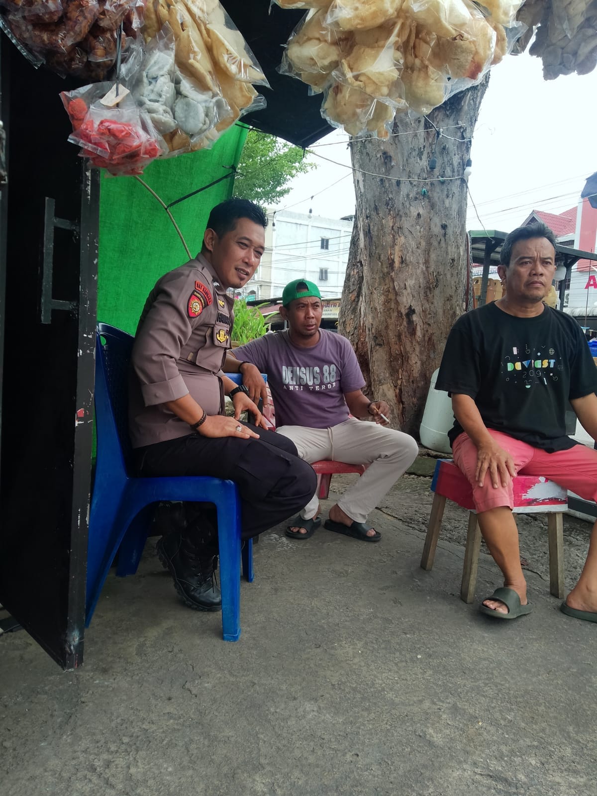 Ciptakan Situasi Aman dan Humanis, Enggang Polsek Pontianak Barat Aktif Sambangi Warga Saat Patroli