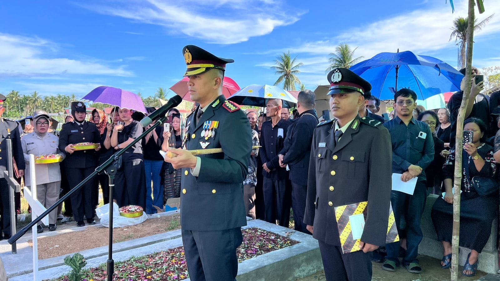 Kapolresta Pontianak Pimpin Apel Persada dan Penghormatan Terakhir untuk Alm. AKP MBL Saragih