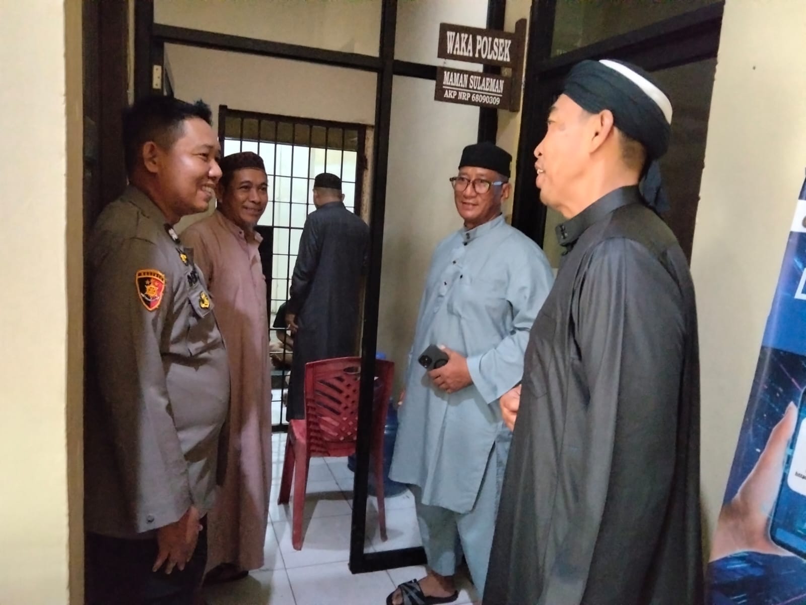 Anggota Jaga Polsek Pontianak Timur Dampingi Kegiatan Tausiah Jamaah Tabligh bagi Tahanan