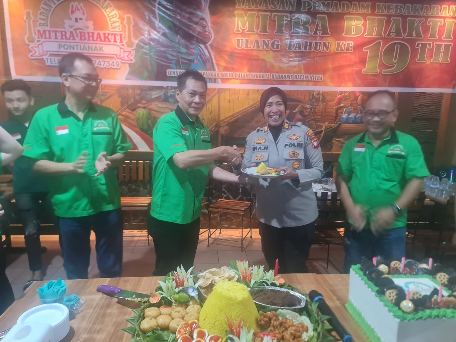 Penuh Keakraban dan Kebersamaan, Kapolsek Pontianak Selatan Turut Meriahkan HUT Damkar Kapuas Bhakti Barito dan Mitra Bhakti