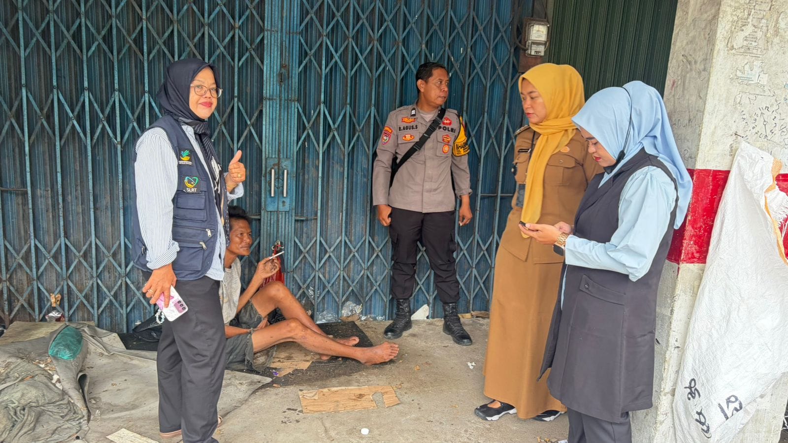 Wujud Kepedulian Sosial, Polisi dan Lurah Bantu Penanganan ODGJ di Kawasan Tanjungpura