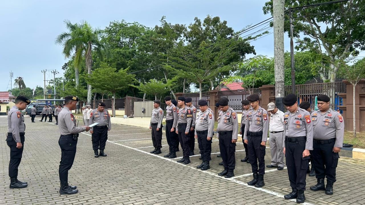 Kasat Samapta Polresta Pontianak Tekankan Kedisiplinan dan Profesionalisme Personel Saat Apel Arahan