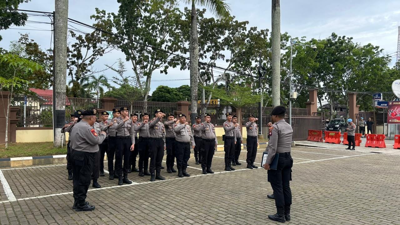 Tingkatkan Disiplin Anggota, Kasat Samapta Polresta Pontianak Berikan Waskat dan Arahan Langsung