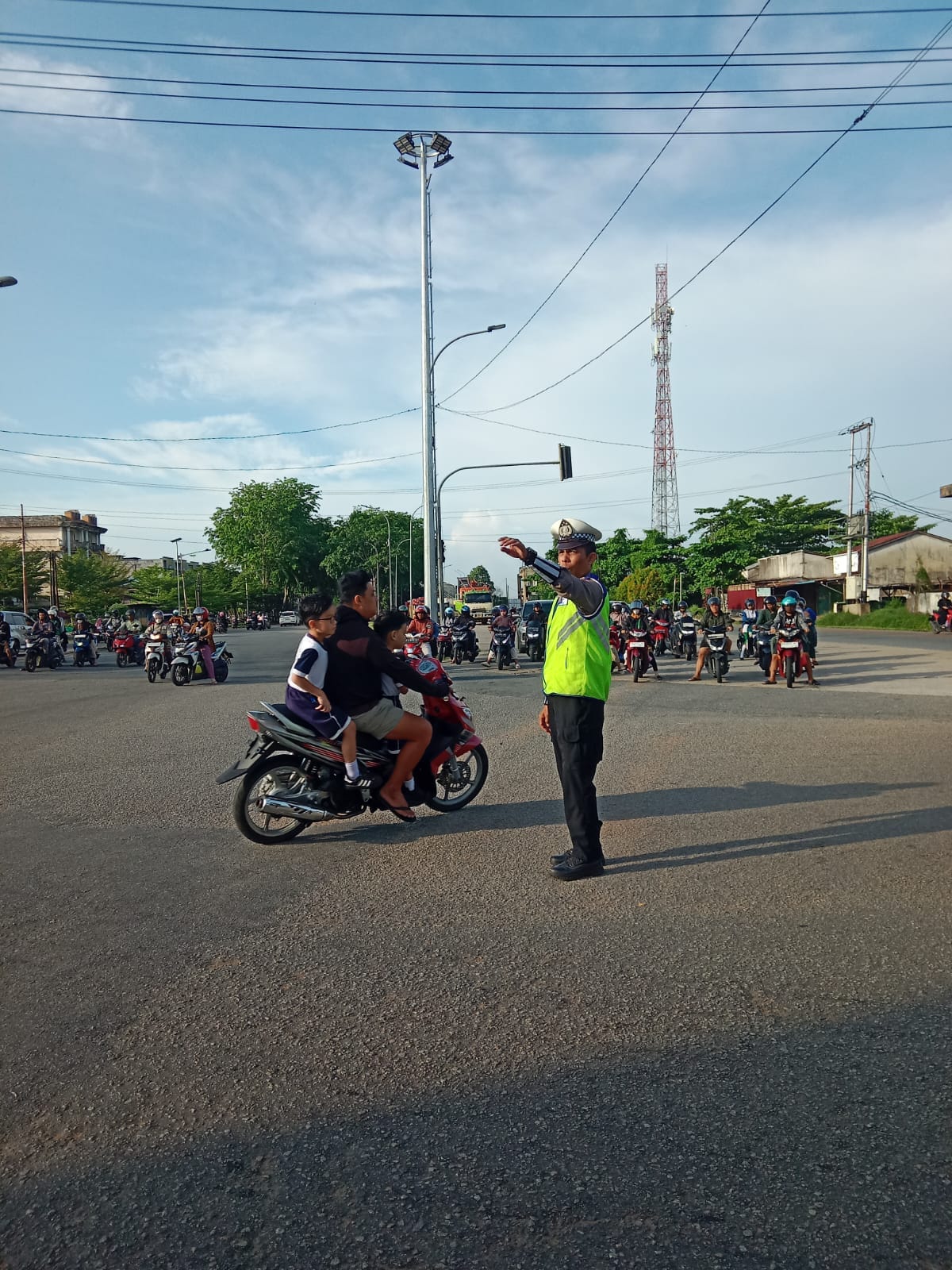Ploting Point Pagi Polsek Pontianak Utara Hadir Layani Masyarakat Untuk Kelancaran Lalulintas