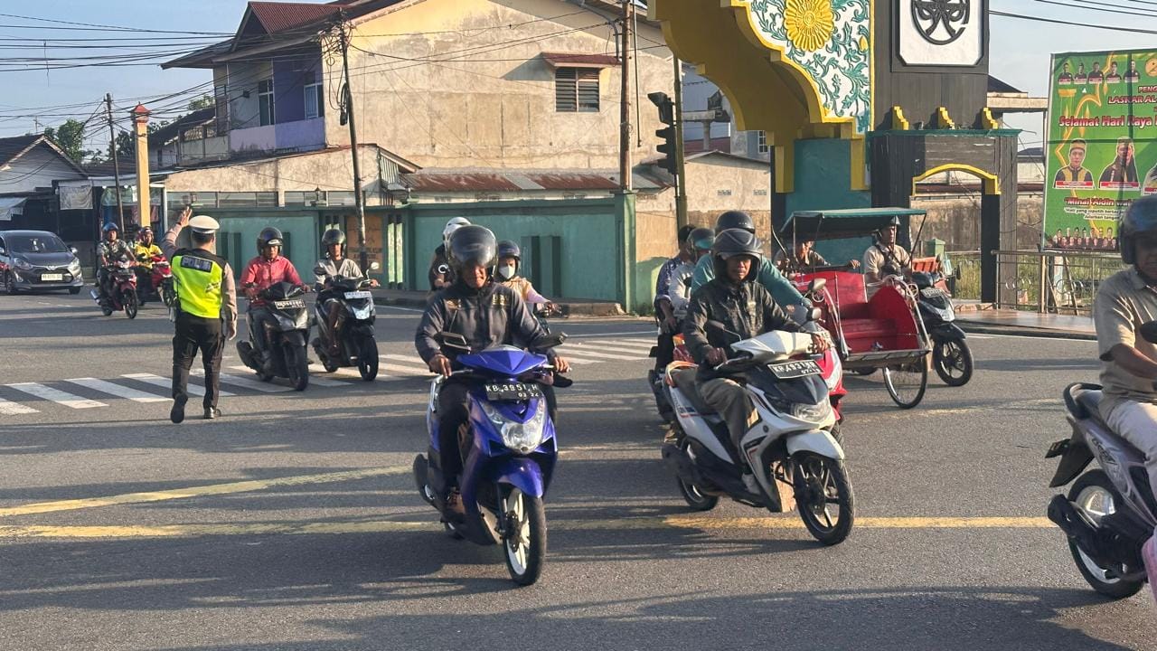 Personel Lalu Lintas Polsek Pontianak Timur Turun Pagi Hari Antisipasi Kemacetan