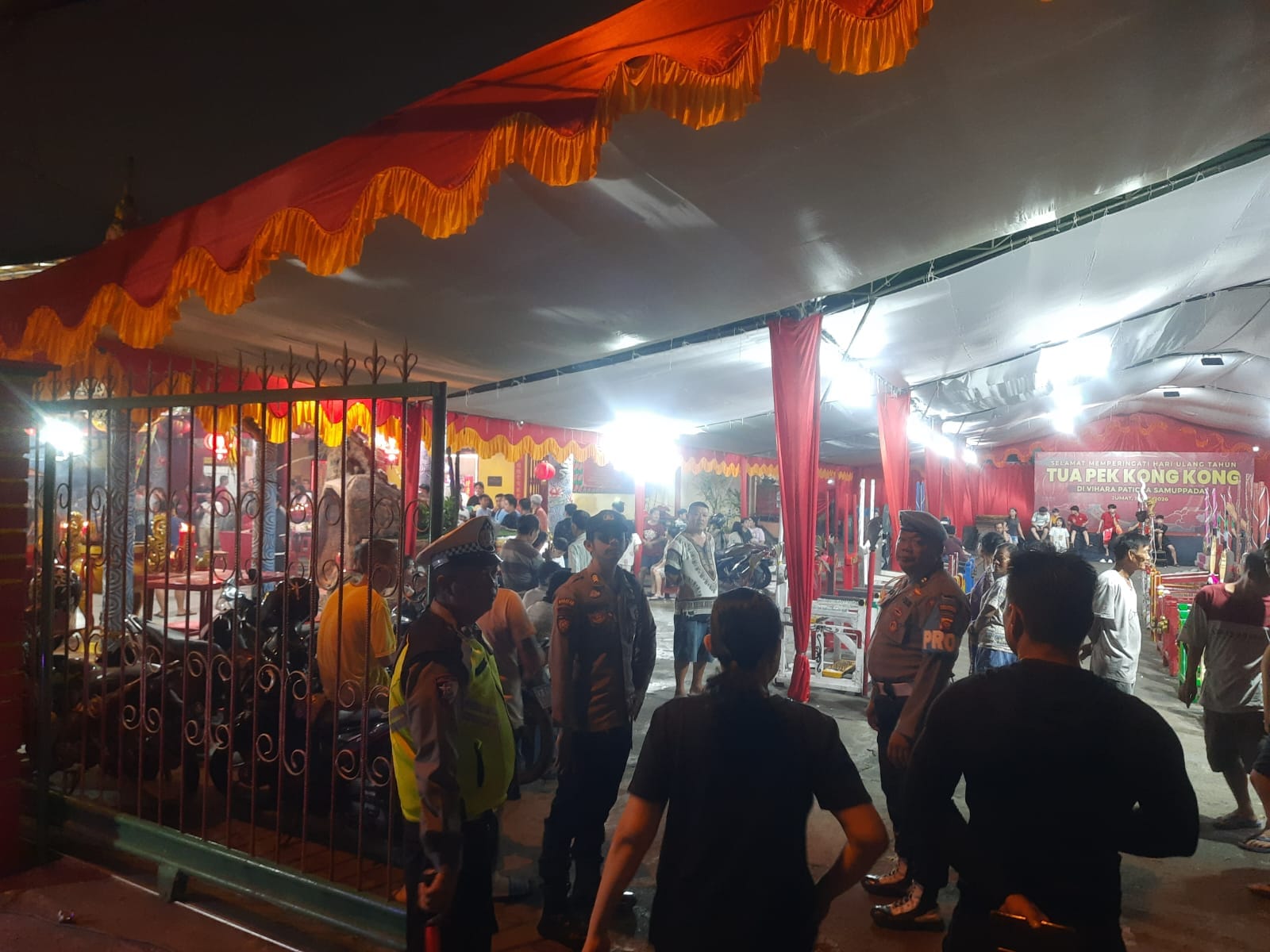 Ciptakan Rasa Aman dan Nyaman, Polsek Pontianak Selatan Kawal Perayaan HUT Tua Pek Kong di Vihara Patica Samupada