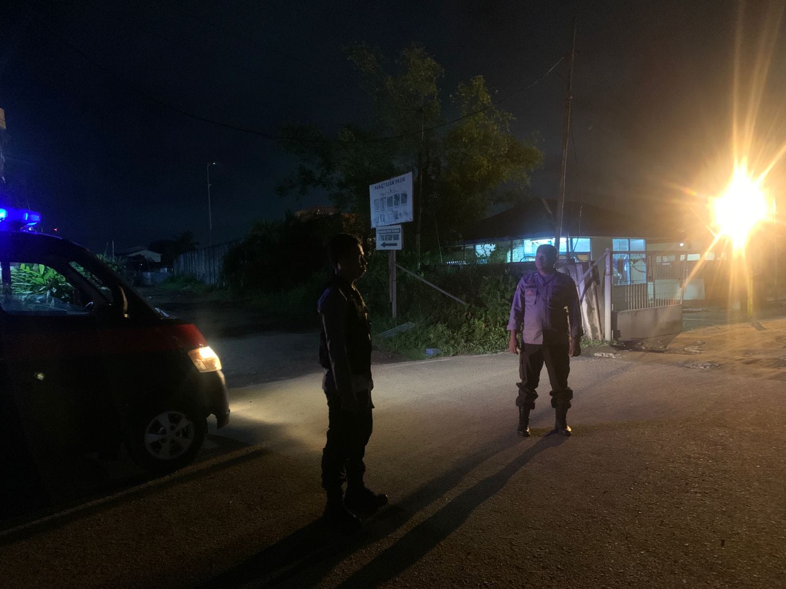 Personil Enggang Polsek Pontianak Barat Laksanakan Patroli dan Himbauan Kamtibmas kepada Warga