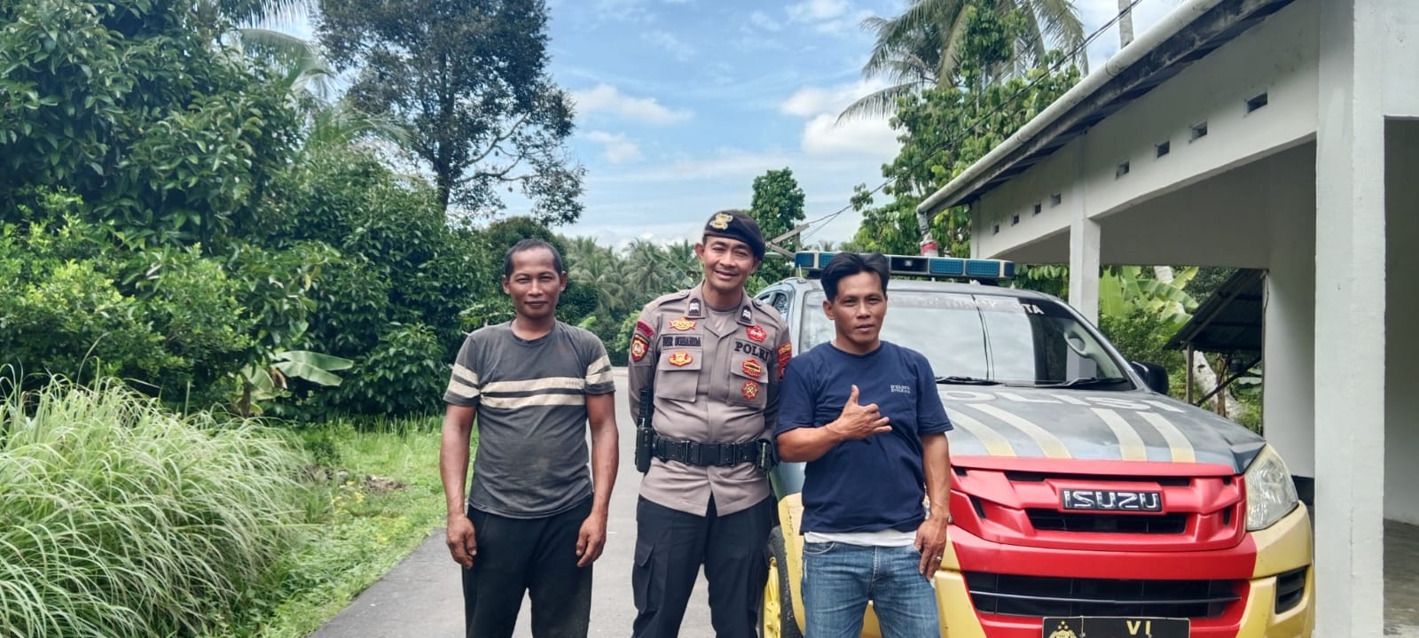 Patroli Dialogis di Jalan Petani, Personel Enggang Polsek Pontianak Kota Ajak Warga Jaga Keamanan Lingkungan