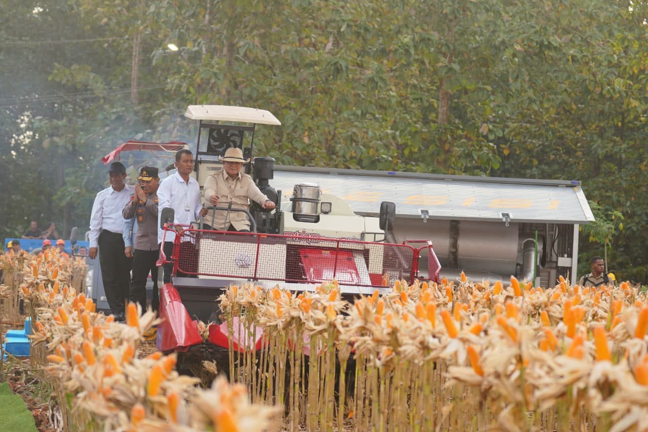 Kapolri Sampaikan Capaian Panen Raya Jagung Polri di Depan Presiden Prabowo
