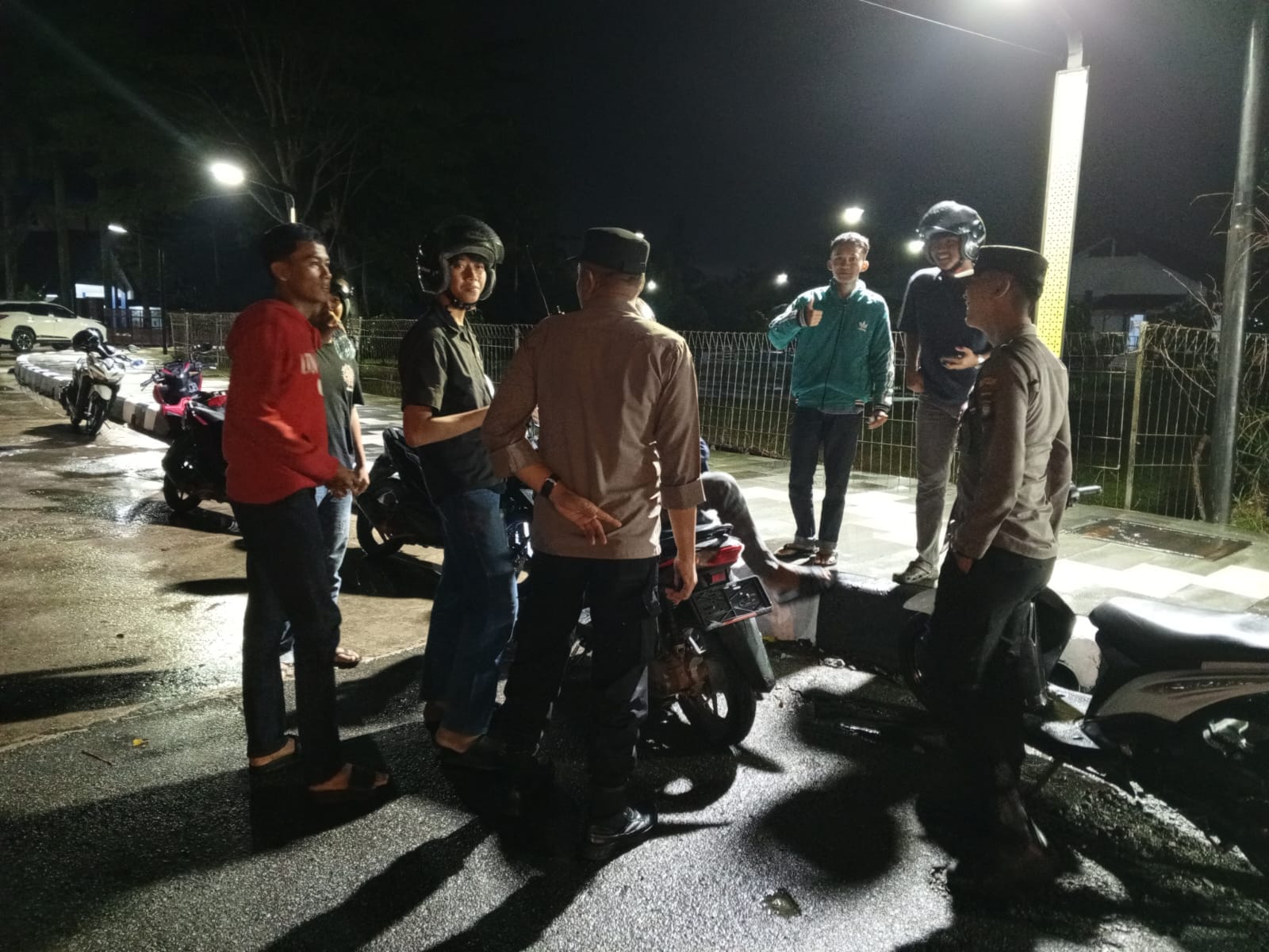 Jaga Kamtibmas Tetap Kondusif dan Aman Melalui Kegiatan Patroli Dialogis / Sambang di Wilayah Pontianak Selatan dan Pontianak Tenggara