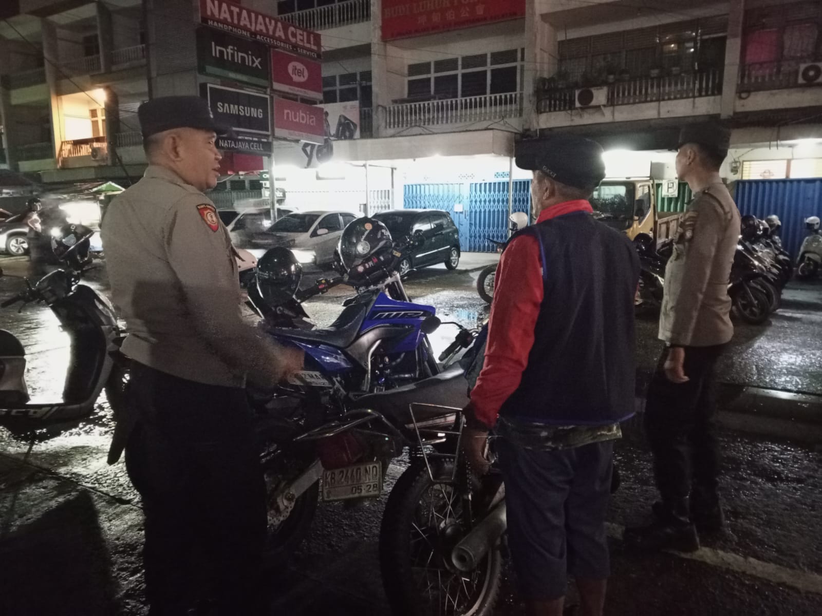 Patroli Dialogis dan Sambang Warga Digencarkan untuk Ciptakan Situasi Kamtibmas Kondusif di Pontianak Selatan dan Tenggara