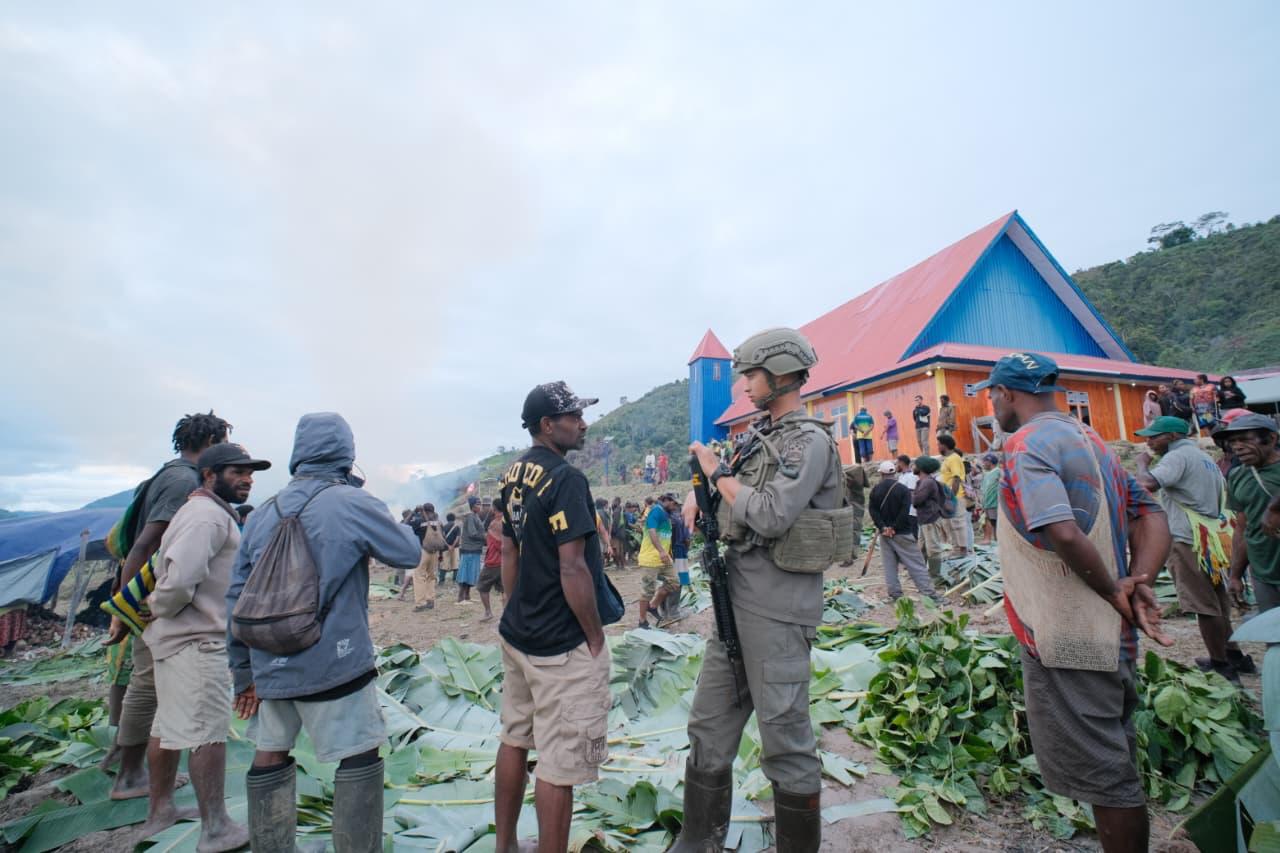 Satgas Ops Damai Cartenz 2026 Kawal Peresmian Gereja di Kiwirok Demi Ciptakan Suasana Ibadah yang Aman dan Kondusif