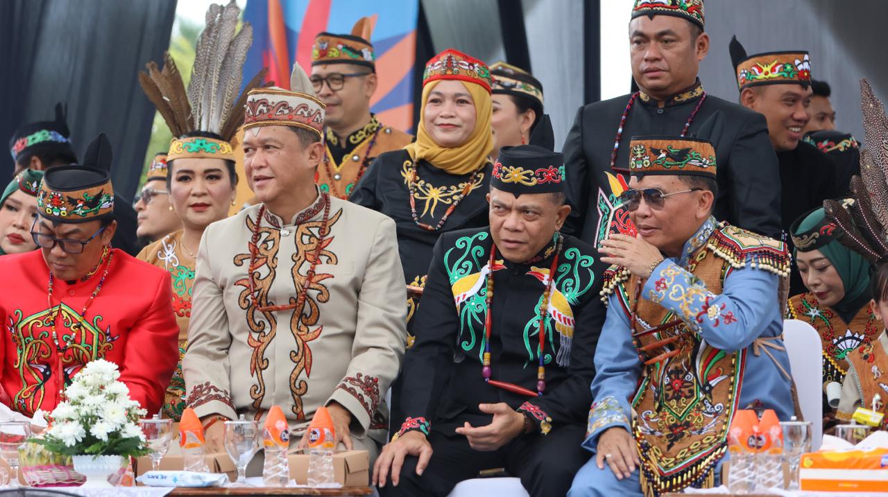 Dukung Kelestarian Budaya Daerah, Kapolda Kalteng Hadiri Karnaval Festival Budaya Isen Mulang