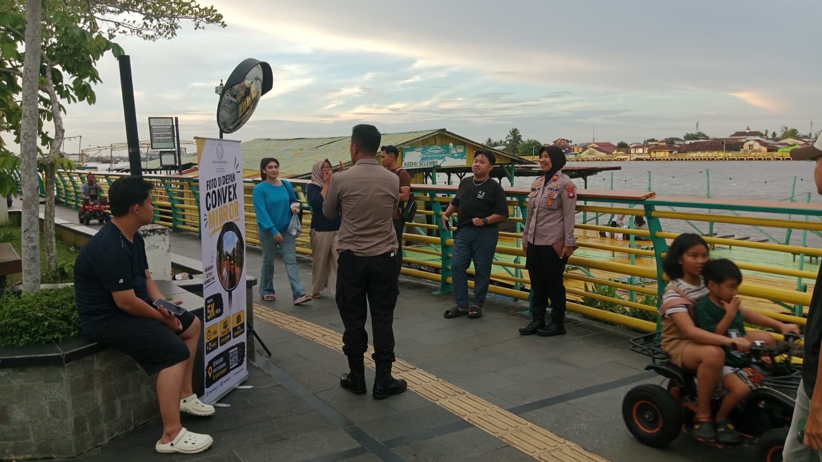 Kapolresta Pontianak Sambangi Warga Bantaran Sungai Kapuas di Kawasan Waterfront