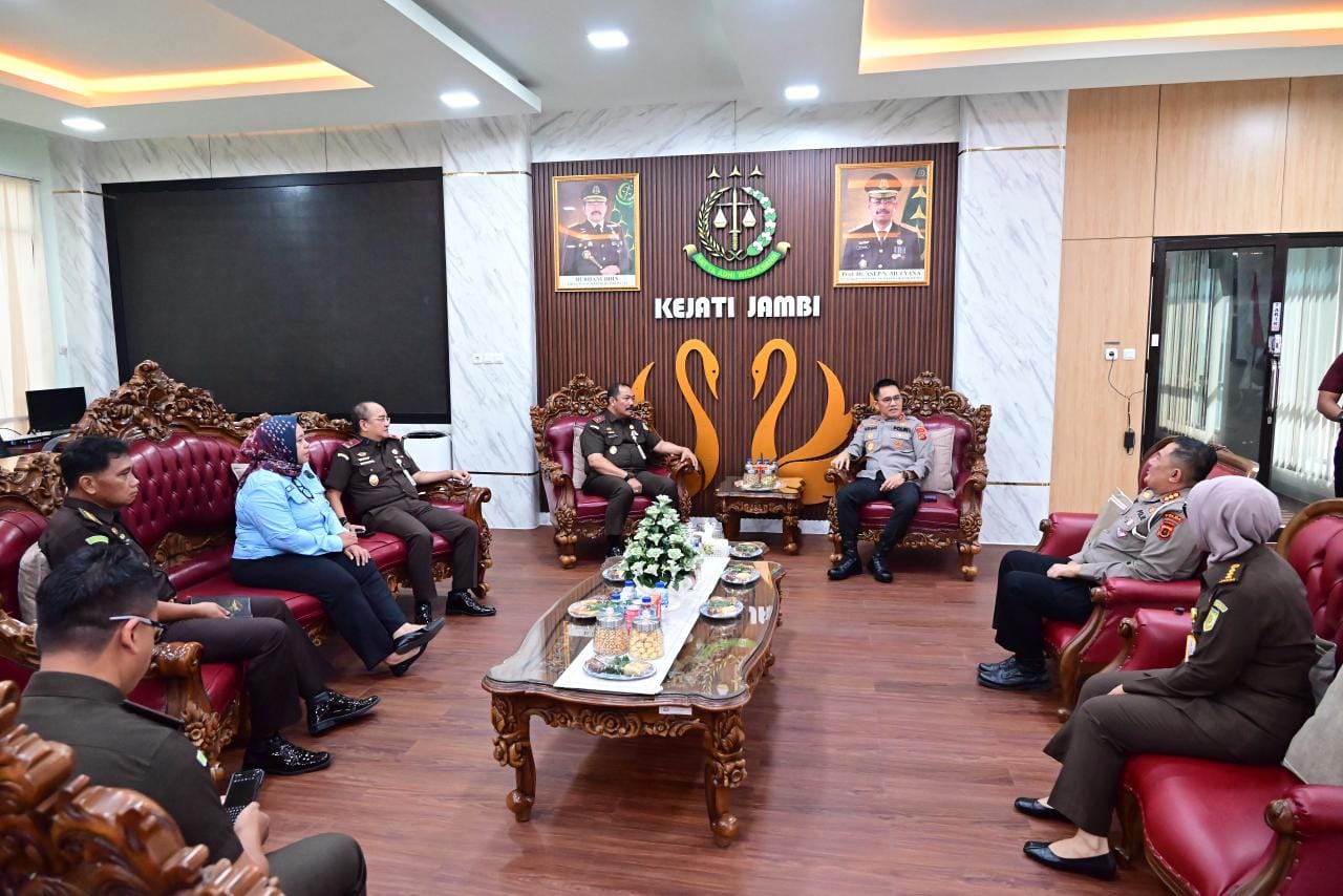 Kapolda Jambi dan Kejati Sepakat Perkuat Kolaborasi Hadapi Implementasi KUHP-KUHAP