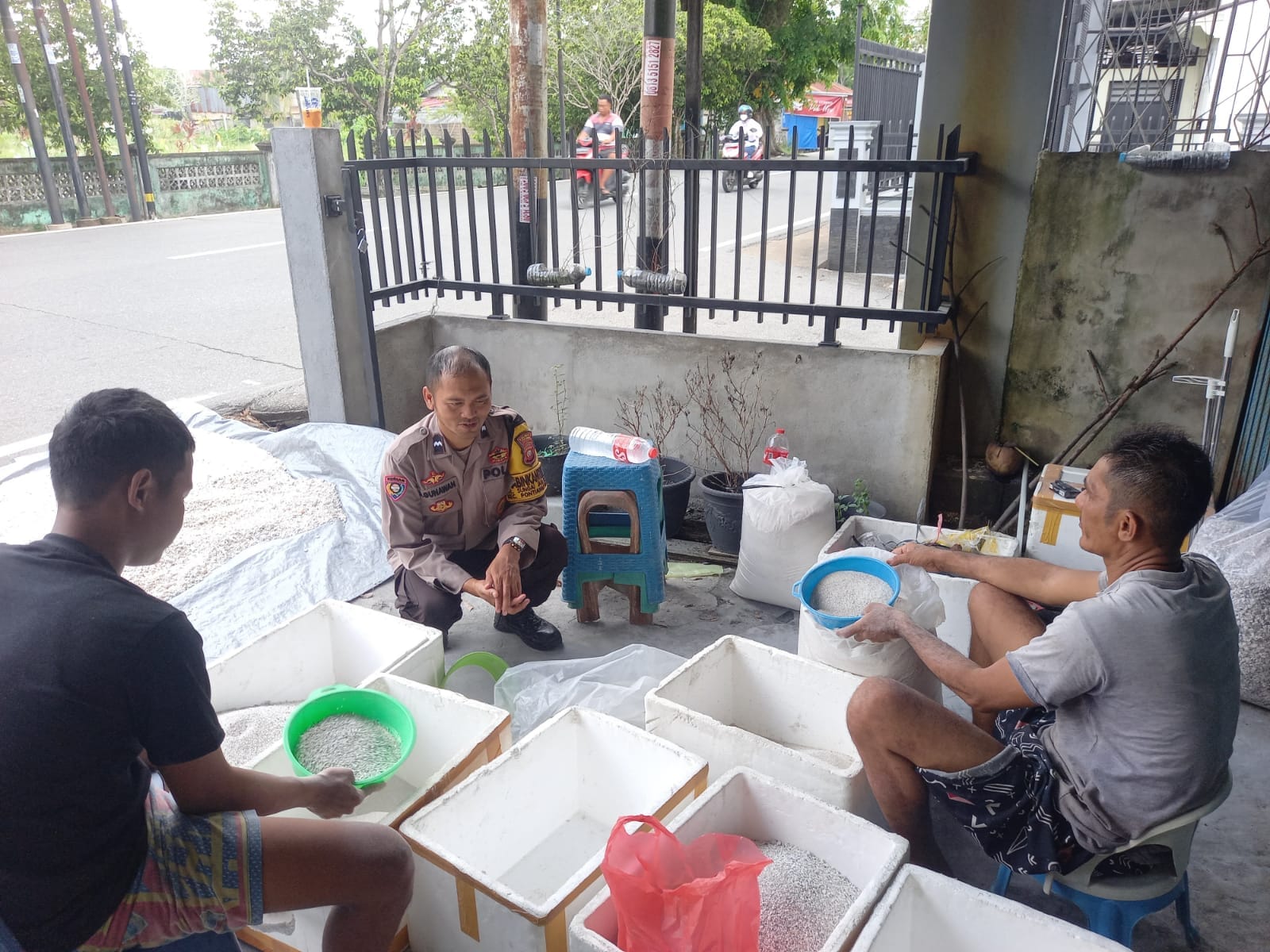 Bhabinkamtibmas Sei Jawi Dalam Laksanakan Sambang dan Himbauan Kamtibmas kepada Warga