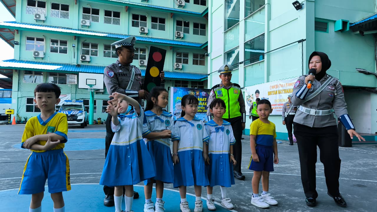 Satlantas Polresta Pontianak Kenalkan Tugas Polisi dan Rambu Lalu Lintas kepada Siswa TK Bina Mulya