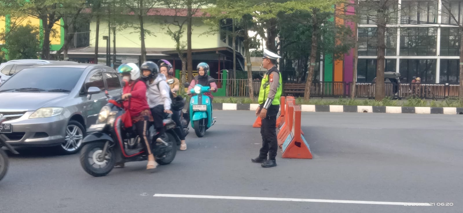 Edukasi Humanis di Jalan Raya, Satlantas Polresta Pontianak Ajak Warga Patuh Aturan Berlalu Lintas