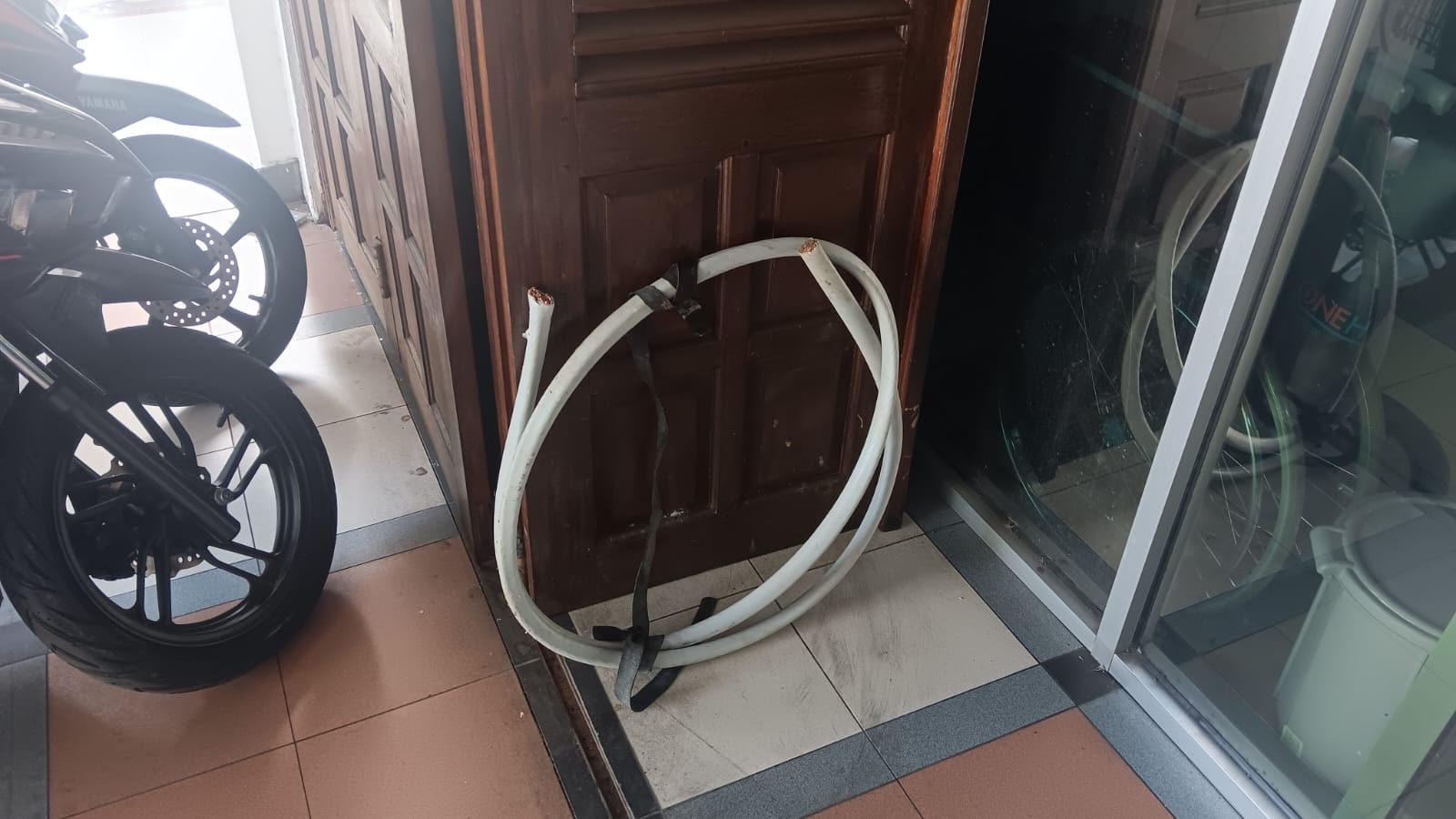 Tindak Lanjuti Laporan Warga, Dugaan Kabel Curian Berhasil Diamankan Satpam Kantor Ombudsman