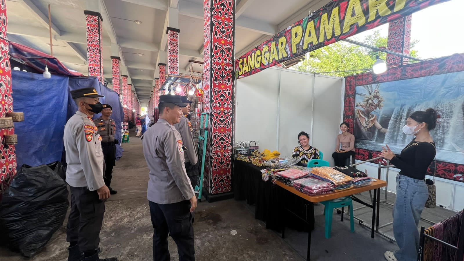 Personel Polsek Pontianak Kota Dikerahkan Amankan Pekan Gawai Dayak Ke-40 Tahun 2026
