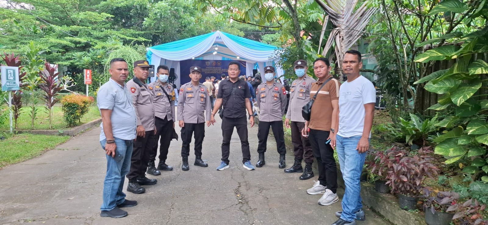 Polsek Pontianak Utara Kawal Pengamanan Pemusnahan Bawang Impor Ilegal Sitaan Bareskrim Polri