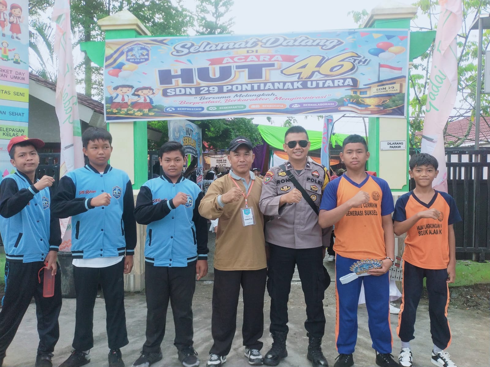 Meriahkan HUT Sekolah, Bhabinkamtibmas Batulayang Pererat Kedekatan dengan Dunia Pendidikan di Pontianak Utara