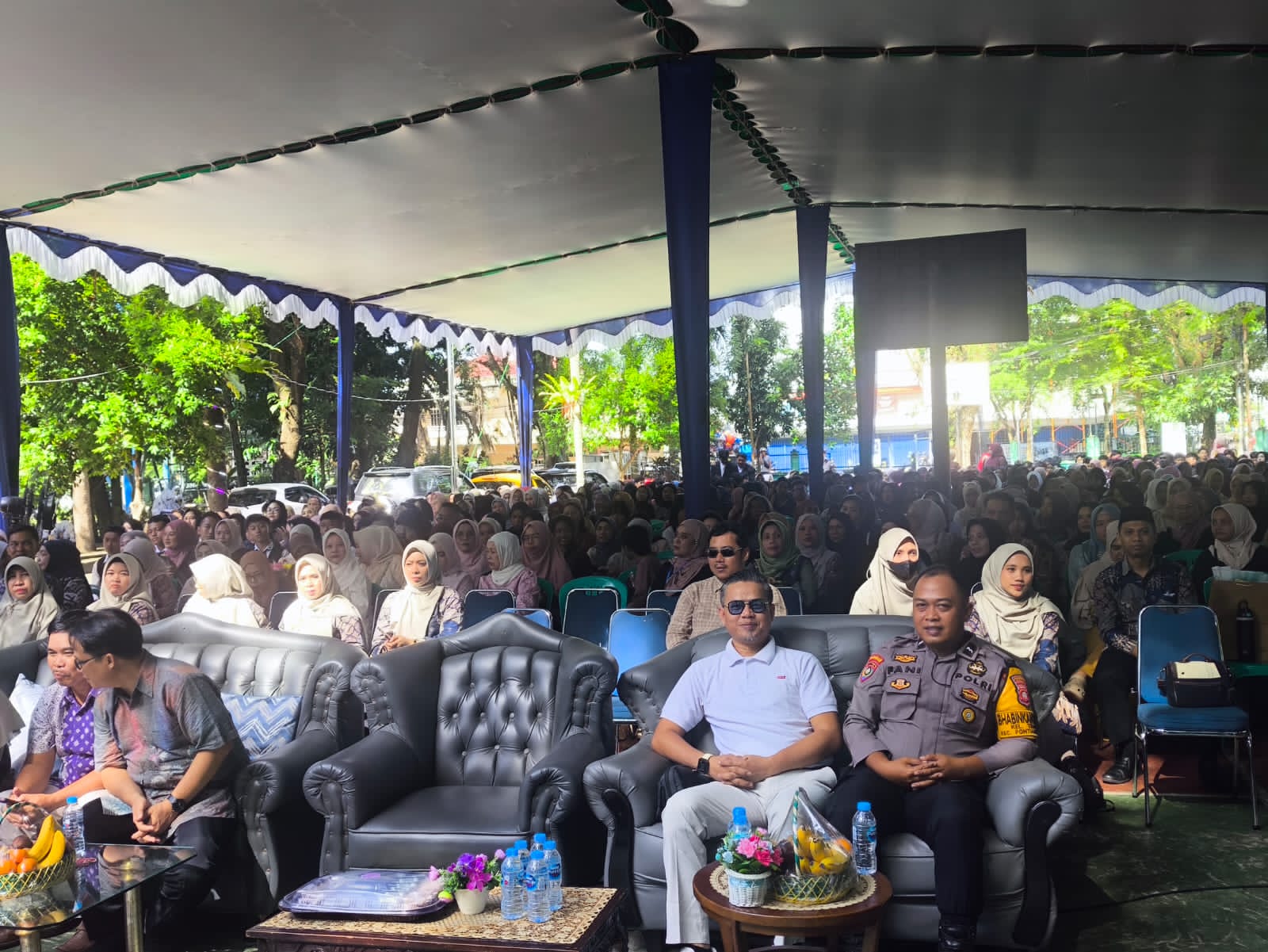 Perpisahan Kelas IX SMPN 1 Pontianak, Bhabinkamtibmas Kelurahan Tengah Turut Hadir
