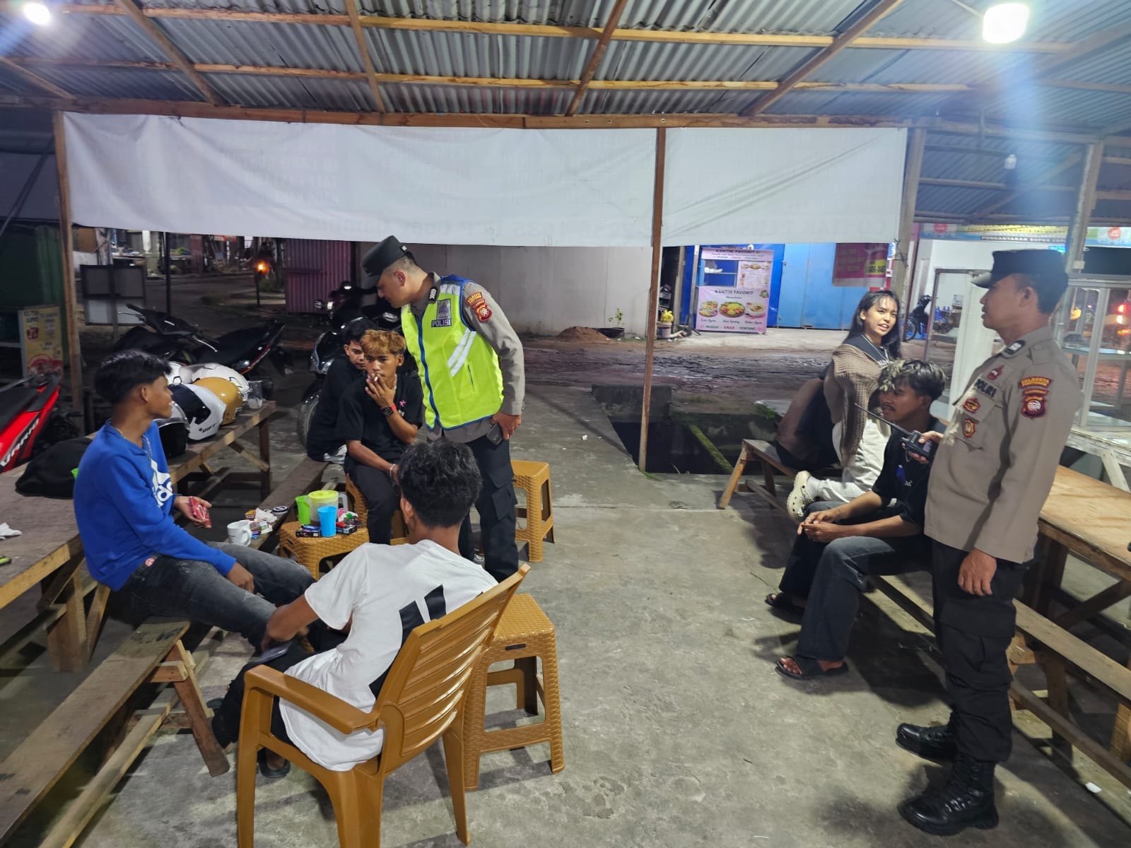 Patroli Enggang Polsek Pontianak Utara Intensifkan Himbauan Cegah Tawuran dan Balap Liar