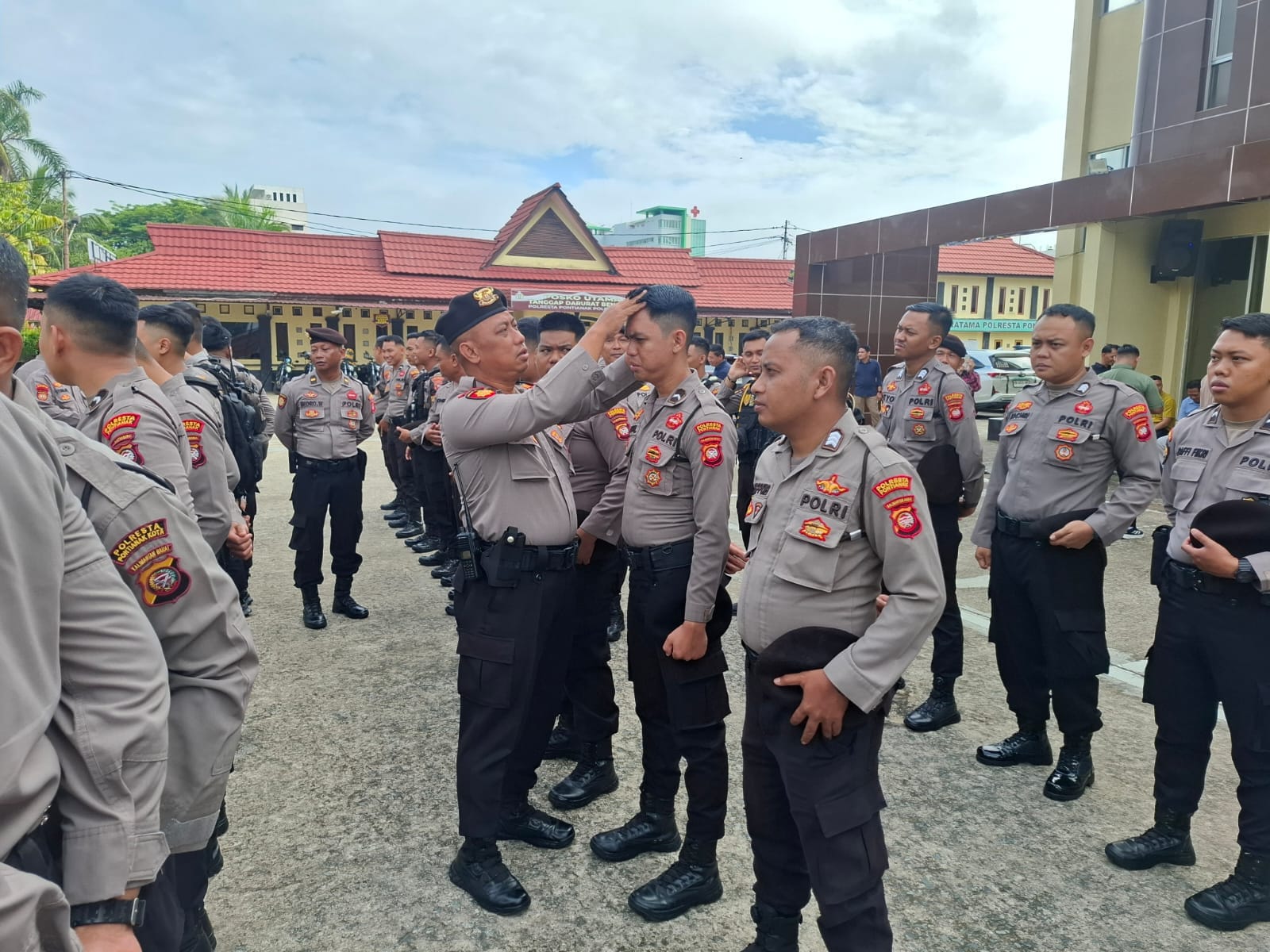 Tingkatkan Disiplin dan Profesionalisme, Sat Samapta Polresta Pontianak Periksa Sikap Tampang Personel