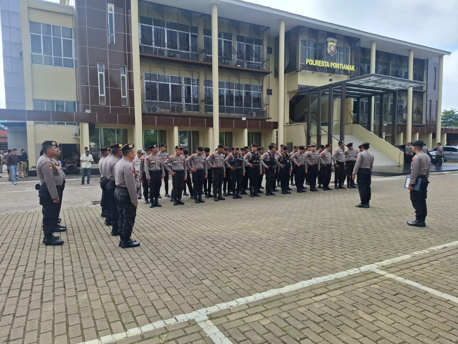 Pastikan Penampilan dan Kerapian Anggota, Sat Samapta Polresta Pontianak Gelar Pemeriksaan Gampol