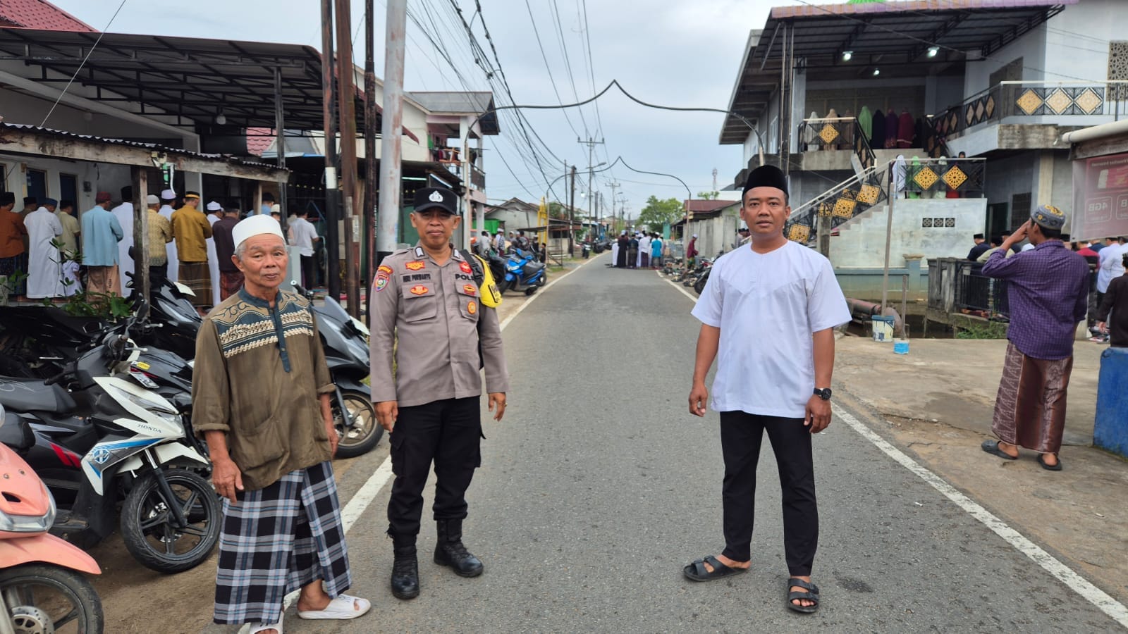 Polsek Pontianak Timur Siaga Amankan Sholat Idul Adha 1447 H Demi Kenyamanan Jamaah