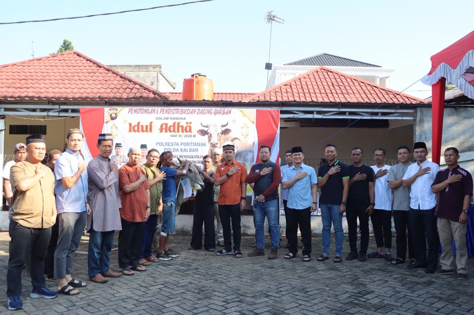 Sambut Idul Adha 2026, Polresta Pontianak Distribusikan Daging Kurban dari 10 Sapi