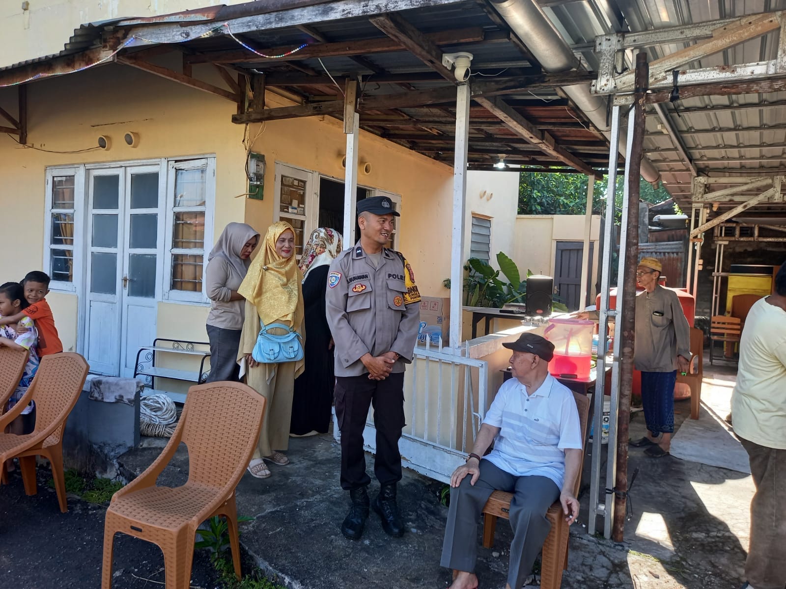 Sambangi Warga Secara Humanis, Bhabinkamtibmas Sei Jawi Dalam Ajak Masyarakat Bersama Jaga Keamanan Lingkungan