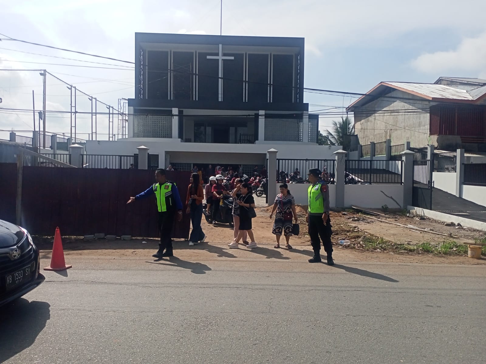 Lewat Patroli Dialogis, Polsek Pontianak Utara Bangun Kedekatan dengan Warga