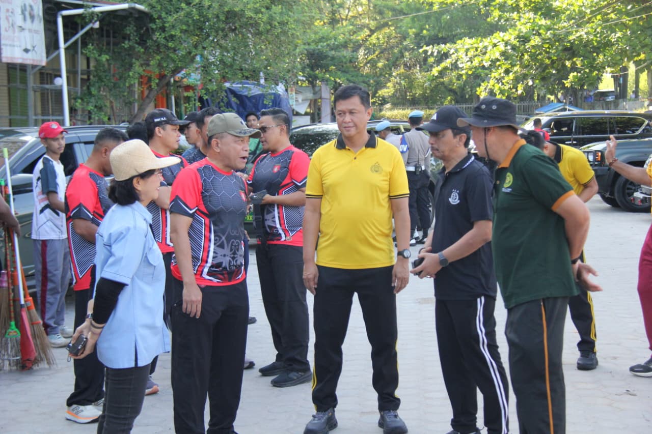 Melalui Korve Massal Pasar Kahayan, Polda Kalteng Perkuat Komitmen Menjaga Kebersihan Lingkungan