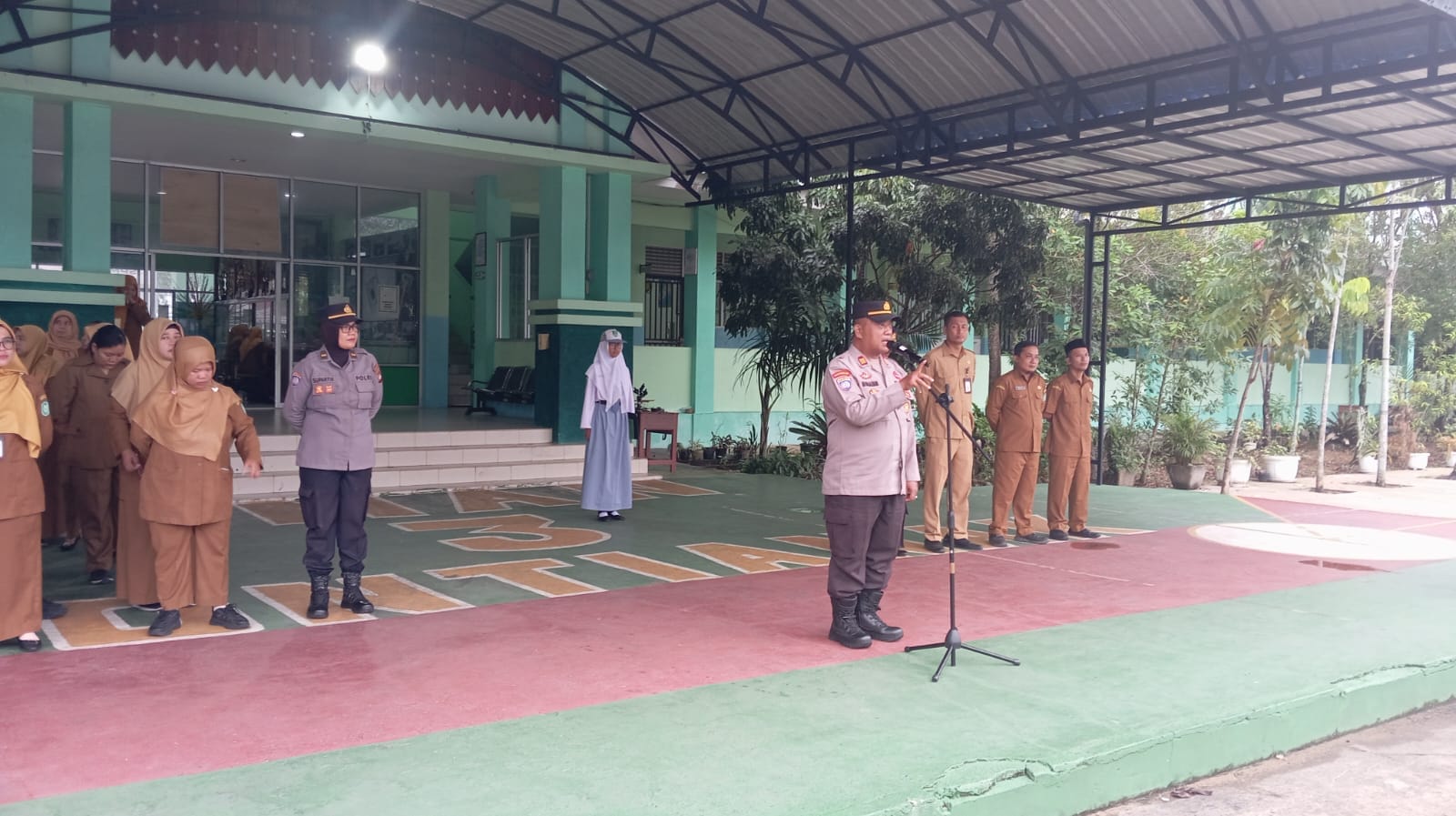 Sat Binmas Polresta Pontianak Sosialisasikan Bahaya Narkoba dan Kenakalan Remaja di SMA Negeri 3 Pontianak