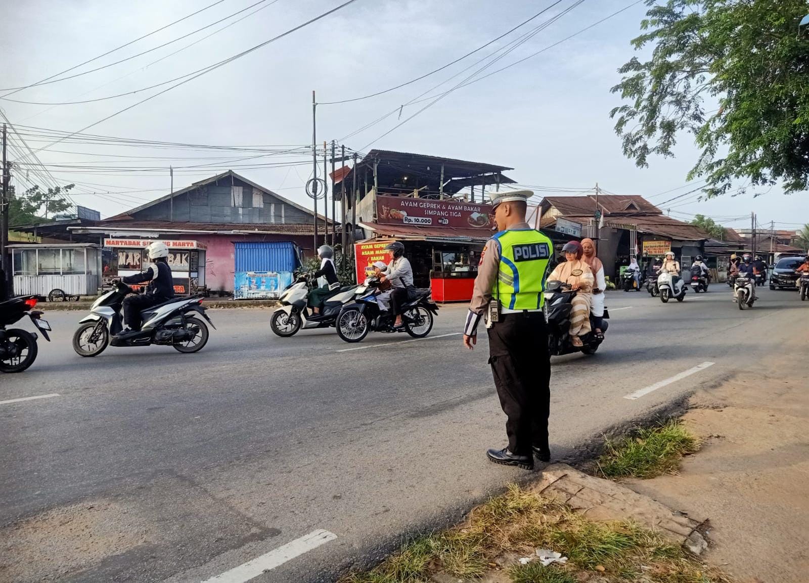 Ciptakan Situasi Aman dan Lancar, Polsek Pontianak Barat Gelar Strong Point Pagi