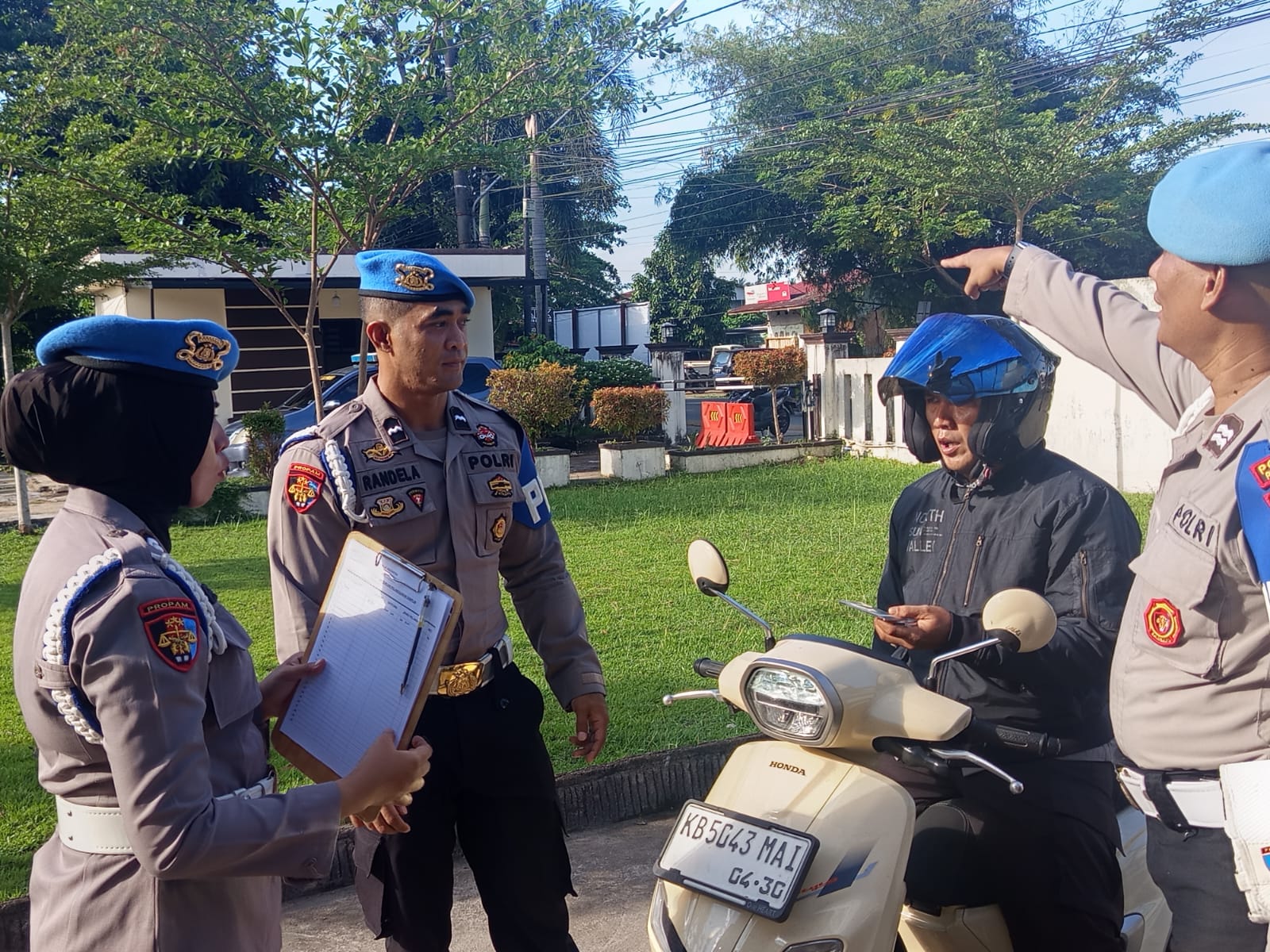 SiPropam Polresta Pontianak Gelar Gaktibplin di Polsek Pontianak Kota, Tegakkan Disiplin Personel